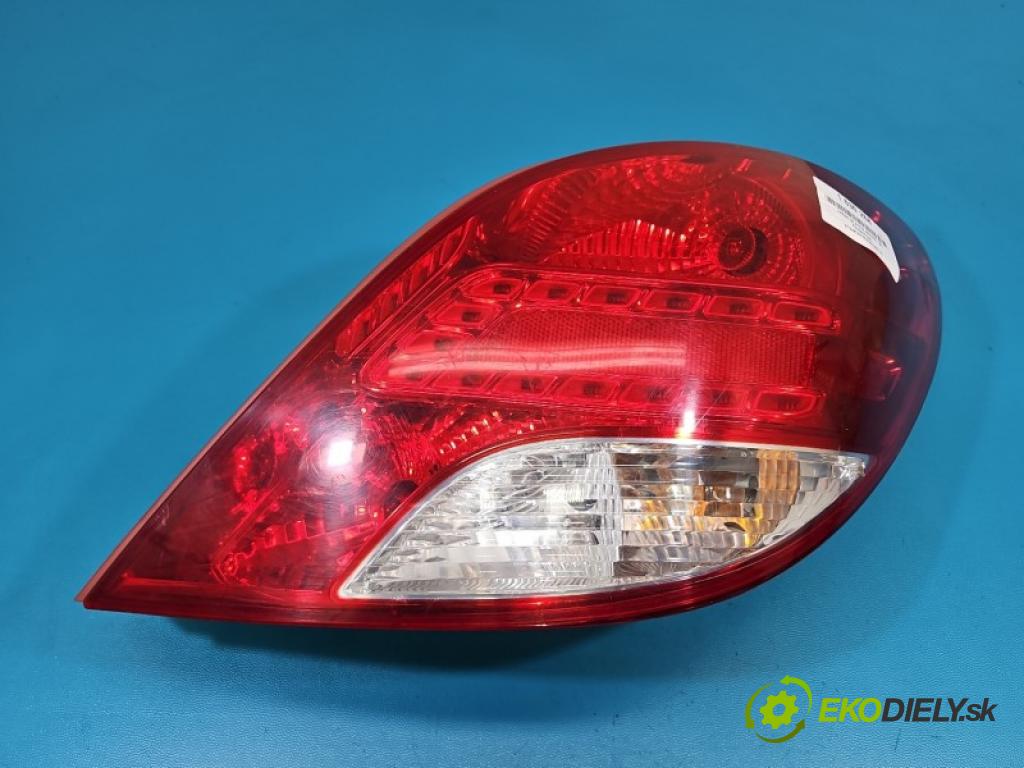 Peugeot 207 1.4 hdi 68 hp manual 50 kW 1398 cm3 5- světlo zadní pravé blatník: 9686565980