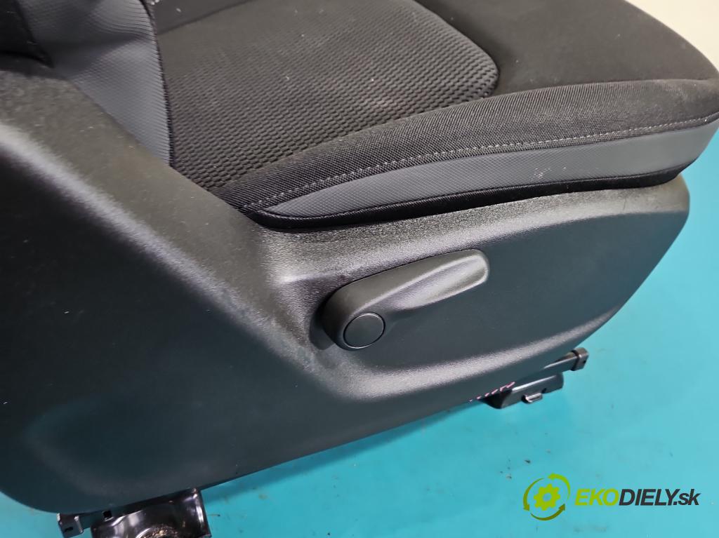 Jeep Renegade 2014- 1.3 T 150 HP automatic 110 kW 1332 cm3 5- Sedačka pravý  (Sedadlo)