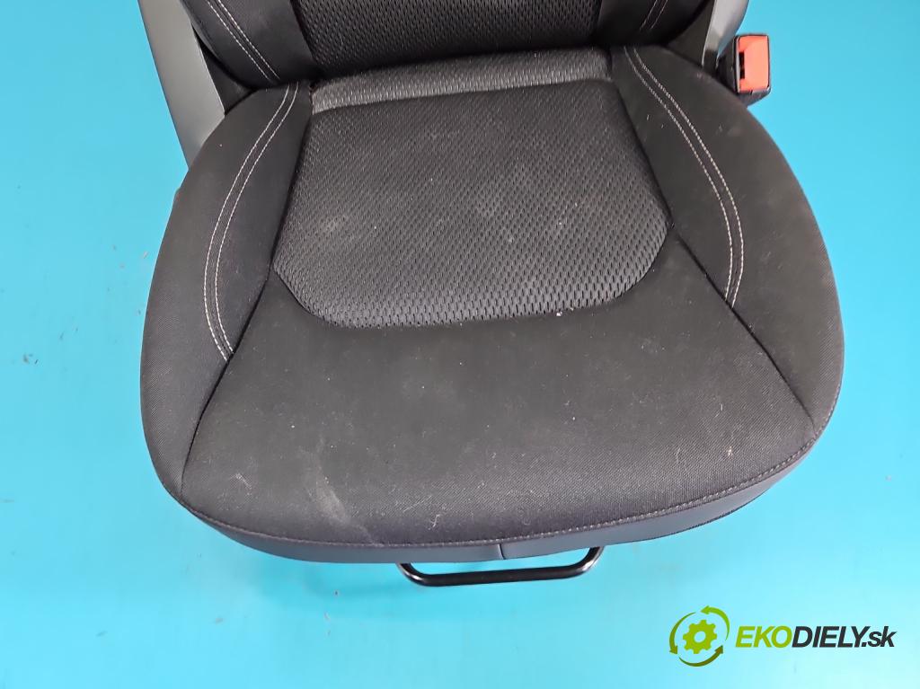 Jeep Renegade 2014- 1.3 T 150 HP automatic 110 kW 1332 cm3 5- Sedačka pravý  (Sedadlo)