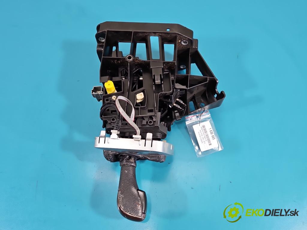 Volvo XC90 I 2002-2014 2.4 D5 163 HP automatic 120 kW 2401 cm3 5- Páka: Změny: stupeň,rýchlosť P08689424 (Rýchlostná páka (kulisa))