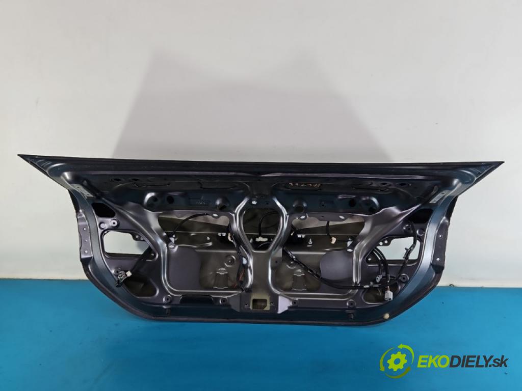 Toyota Corolla E16/E18  2013-2019 1.6 16V 132  HP manual 97 kW 1598 cm3 4- zadna kufor  (Kapota zadná (kufor))