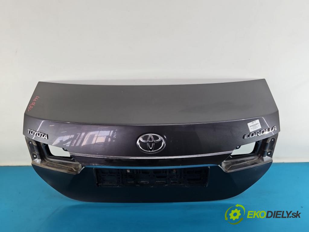 Toyota Corolla E16/E18  2013-2019 1.6 16V 132  HP manual 97 kW 1598 cm3 4- zadna kufor  (Kapota zadná (kufor))