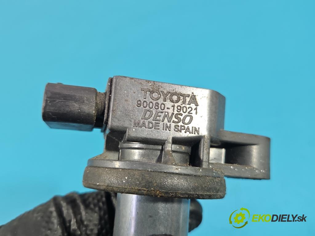 Toyota Yaris I 1999-2005 1.0 vvti 65 HP manual 48 kW 998 cm3 3- cievka zapaľovacia 90080-19021 (Zapaľovacia cievka)