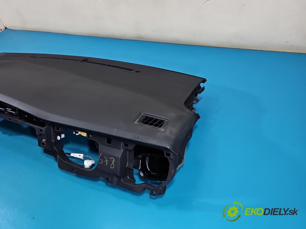 Toyota Corolla E16/E18  2013-2019 1.6 16V 132 hp manual 97 kW 1598 cm3 4- kokpit,přistrojova deska