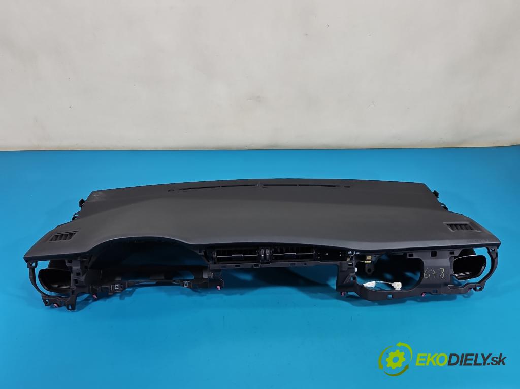 Toyota Corolla E16/E18  2013-2019 1.6 16V 132  HP manual 97 kW 1598 cm3 4- kokpit,pristrojová doska rozdeľovacia 