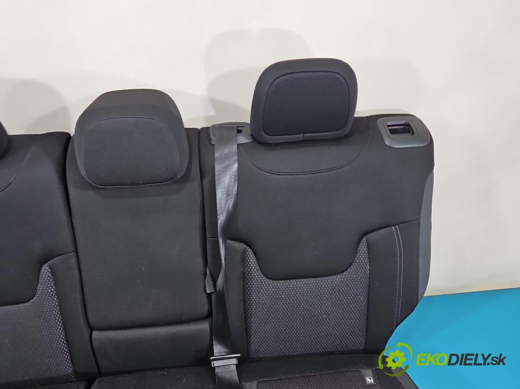 Jeep Renegade 2014- 1.3 T 150 hp automatic 110 kW 1332 cm3 5- Pohovka: zadní  (Sedadlo)