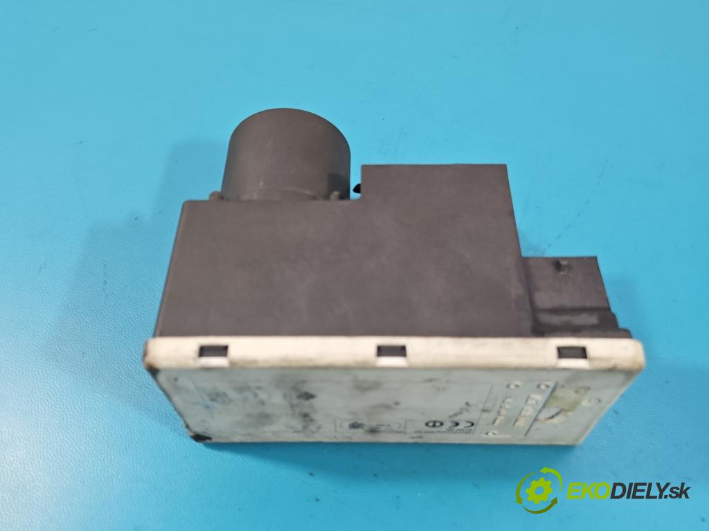 Audi A4 B5 1994-2001 1.8 T 150 hp manual 110 kW 1781 cm3 4- Centrálni: zámek: 8D0862257