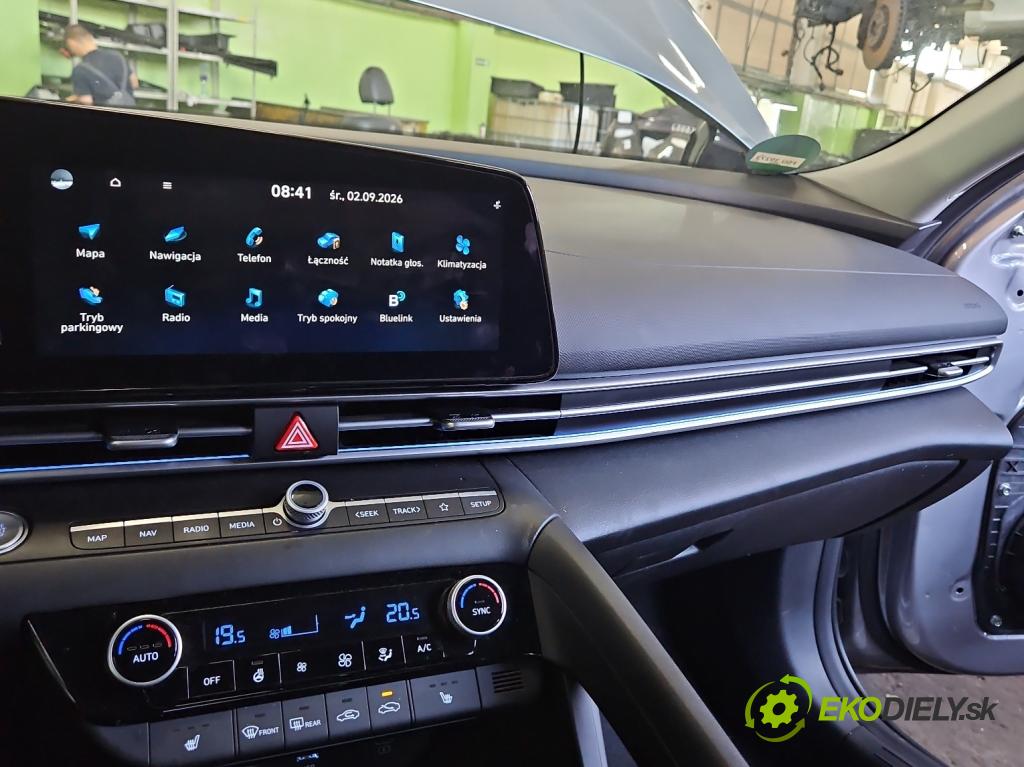Hyundai Elantra VII 2020- 1.6 16V manual 90.2 kW 1598 cm3 4- Mřížka: kúrenia stredová UI8B074811 (Mriežka kúrenia (fukár))