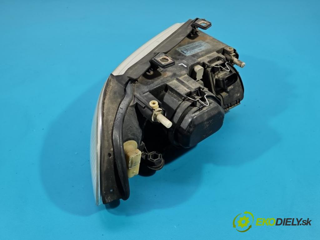Audi A4 B5 1994-2001 1.8 T 150 hp manual 110 kW 1781 cm3 4- světlo levý 8D0941003AK (Klika dveří ostatní)