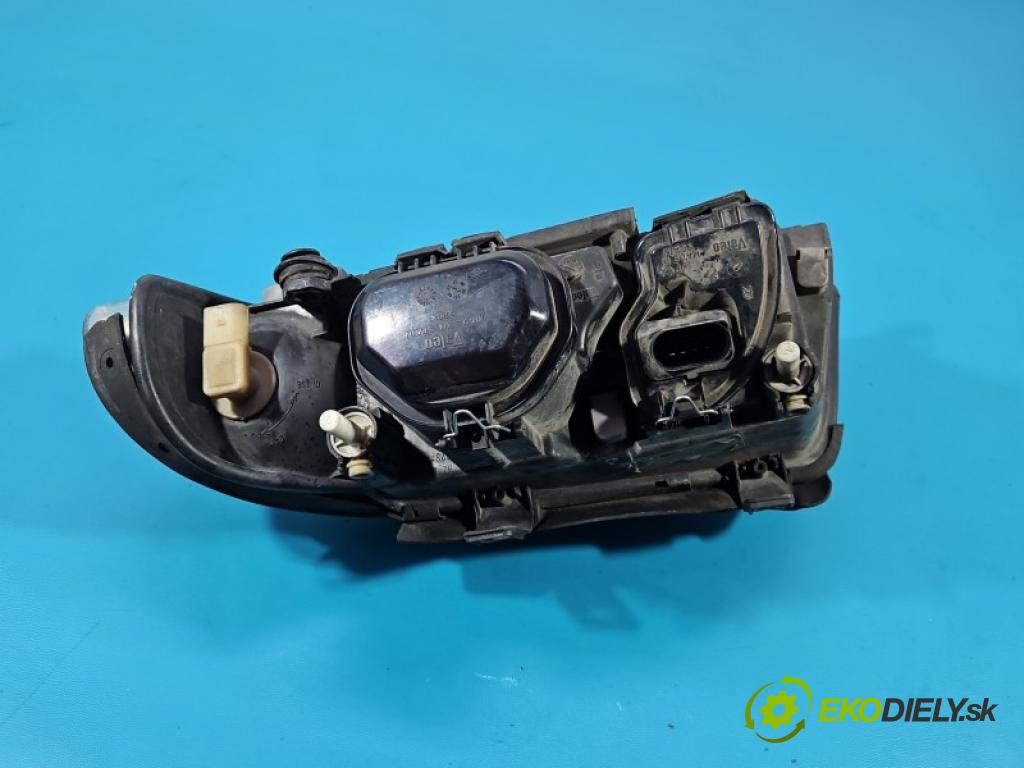 Audi A4 B5 1994-2001 1.8 T 150 HP manual 110 kW 1781 cm3 4- Reflektor: pravý 8D0941004 (Svetlo predné pravé)