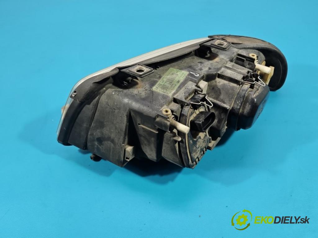 Audi A4 B5 1994-2001 1.8 T 150 HP manual 110 kW 1781 cm3 4- Reflektor: pravý 8D0941004 (Svetlo predné pravé)
