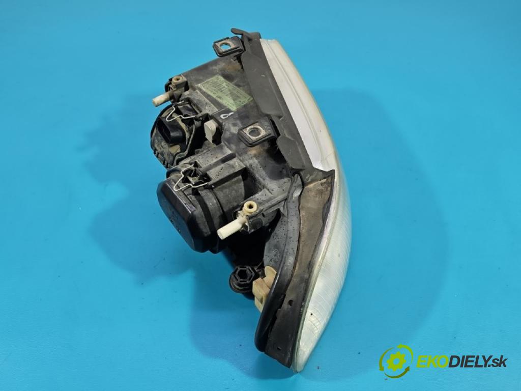 Audi A4 B5 1994-2001 1.8 T 150 HP manual 110 kW 1781 cm3 4- Reflektor: pravý 8D0941004 (Svetlo predné pravé)