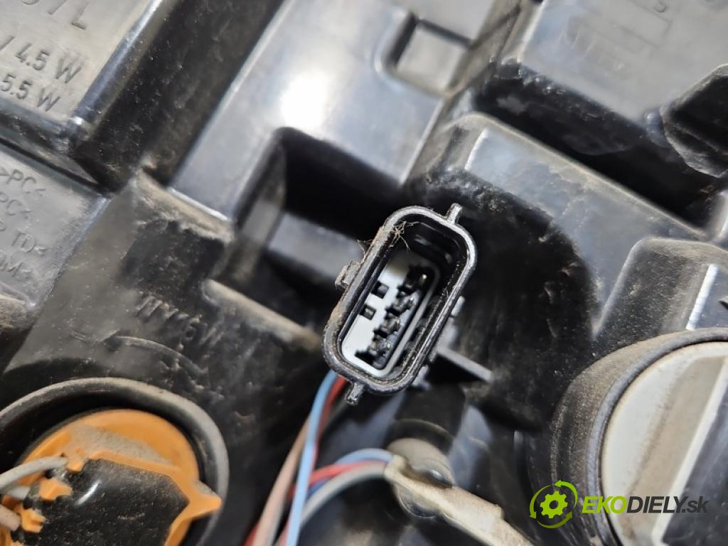 Renault Captur II 2019- 1.3 140 HP manual 103 kW 1332 cm3 5- svetlo / reflektor zadné ľavé blatník 265555698R