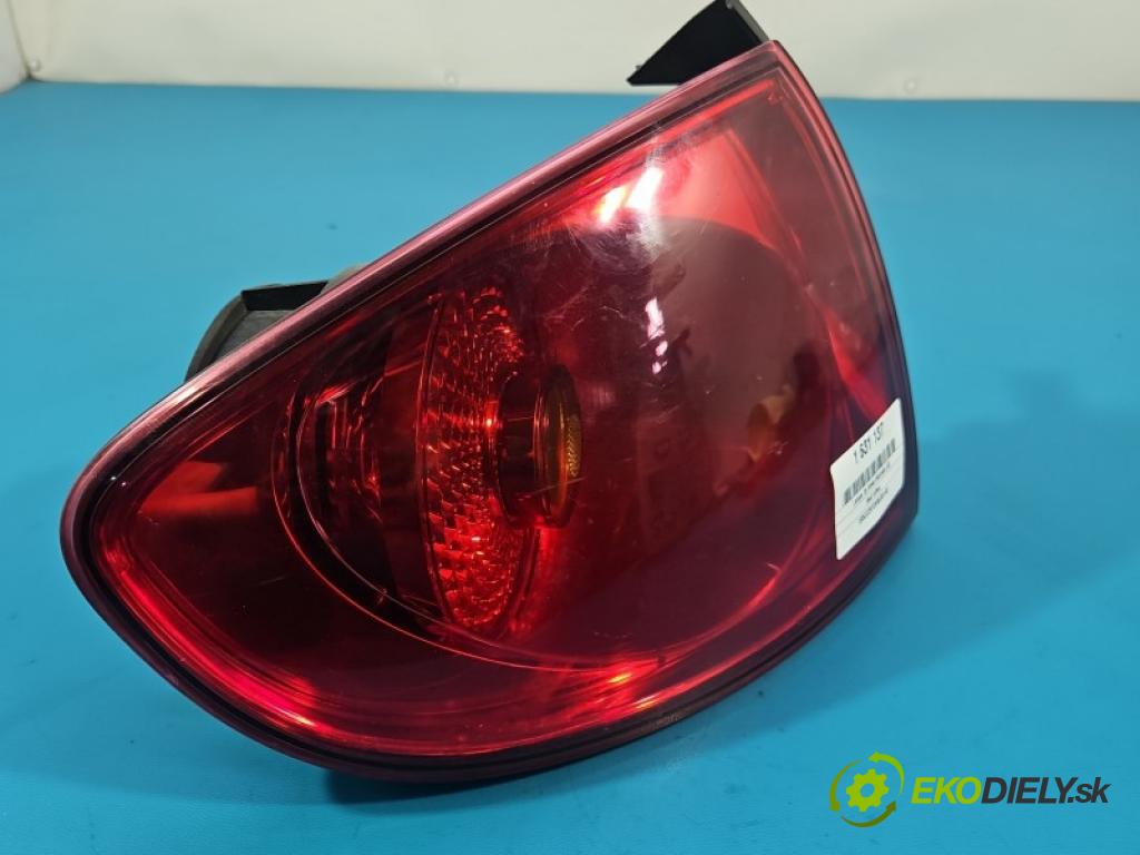 Seat Altea 1.9 tdi BKC 105 HP manual 77 kW 1896 cm3 5- svetlo / reflektor zadné ľavé blatník