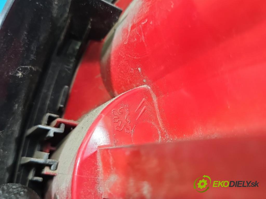 Peugeot 206 1.6 16V 109 hp manual 80 kW 1587 cm3 2- světlo zadní levé blatník: