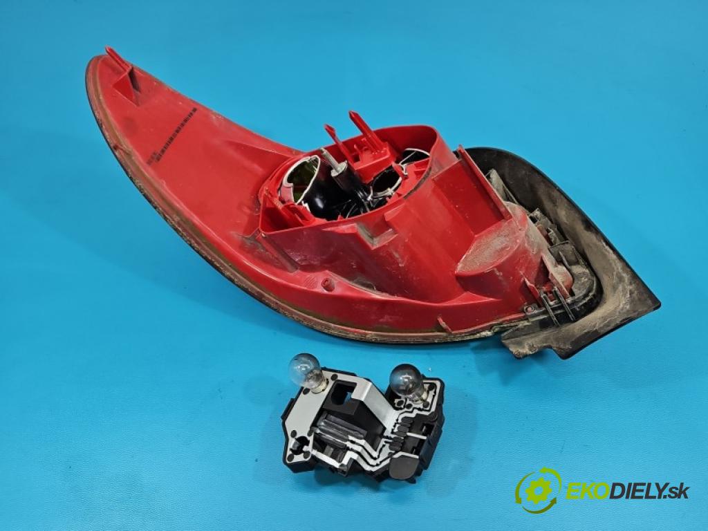 Peugeot 206 1.6 16V 109 HP manual 80 kW 1587 cm3 2- svetlo / reflektor zadné pravé blatník