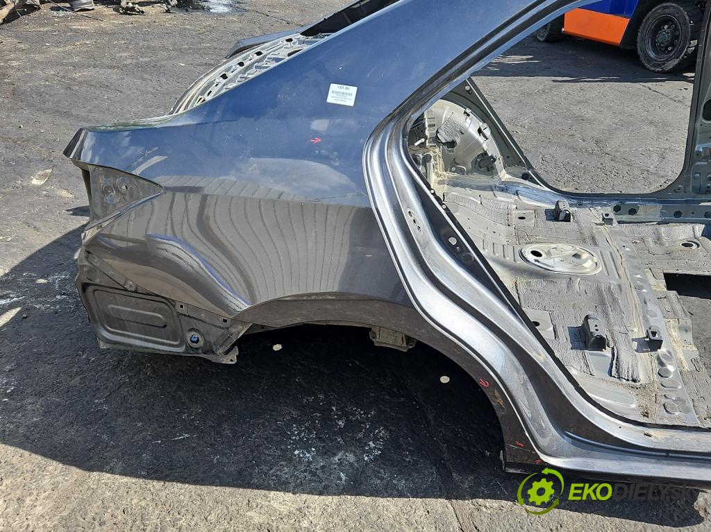 Toyota Corolla E16/E18  2013-2019 1.6 16V 132 hp manual 97 kW 1598 cm3 4- blatnik zadní pravý 