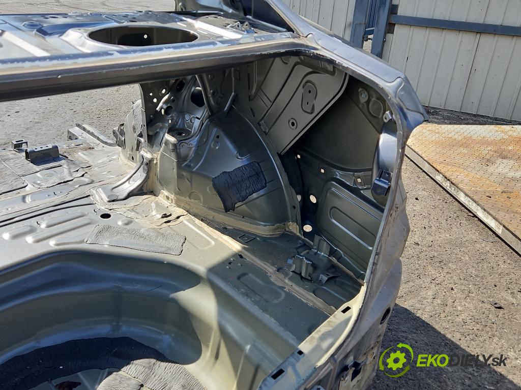 Toyota Corolla E16/E18  2013-2019 1.6 16V 132 hp manual 97 kW 1598 cm3 4- blatnik zadní pravý