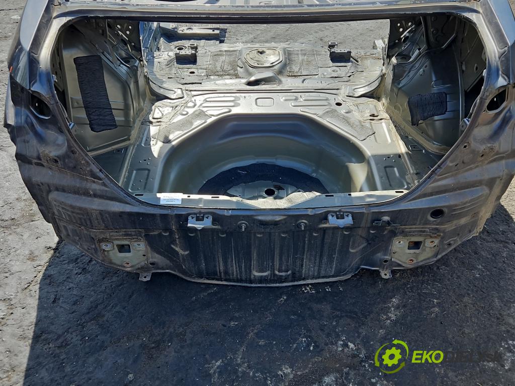 Toyota Corolla E16/E18  2013-2019 1.6 16V 132 hp manual 97 kW 1598 cm3 4- stěna zadní 