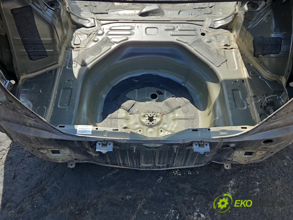 Toyota Corolla E16/E18  2013-2019 1.6 16V 132 hp manual 97 kW 1598 cm3 4- stěna zadní