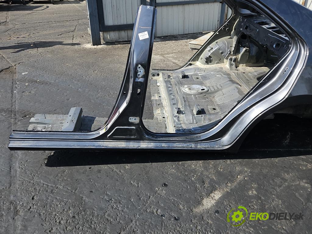Toyota Corolla E16/E18  2013-2019 1.6 16V 132 hp manual 97 kW 1598 cm3 4- práh levý  (Karoserie ostatní)