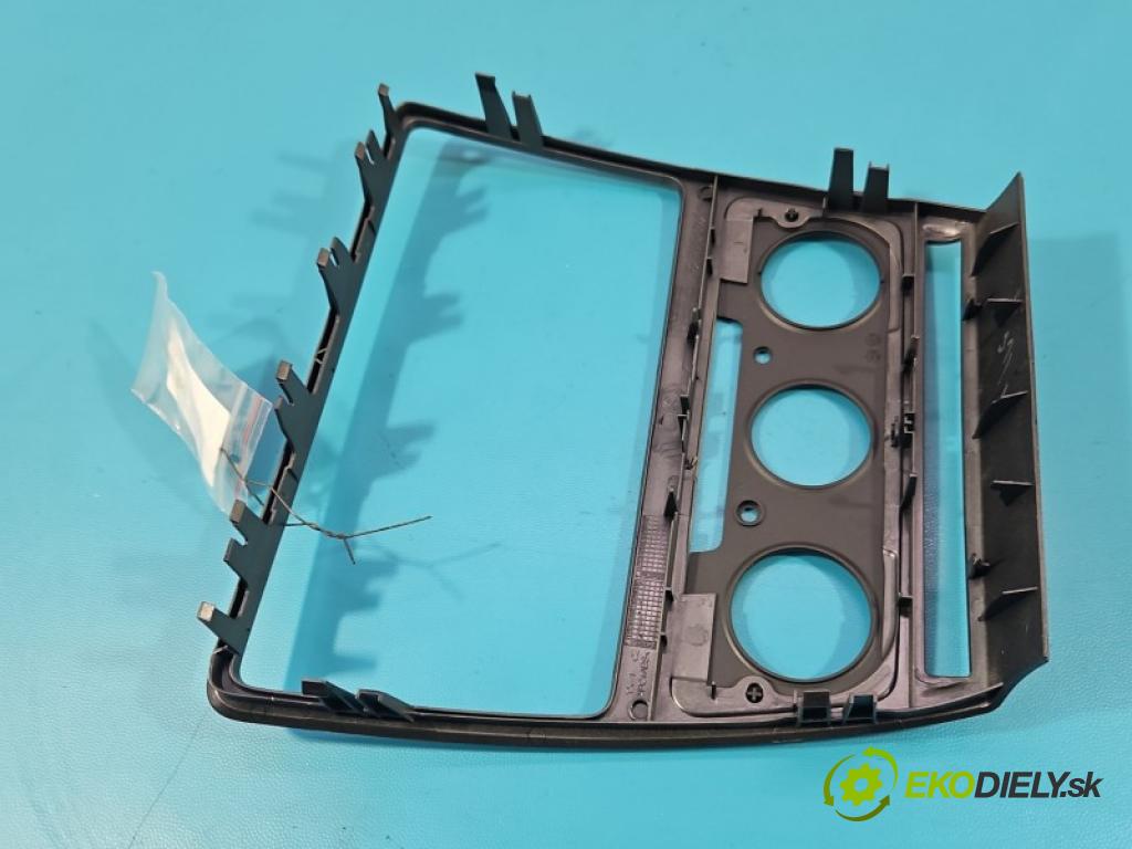 Skoda Octavia II 2004-2013 1.6 8V 102 hp manual 75 kW 1595 cm3 5- rameček rádia 1Z0858069