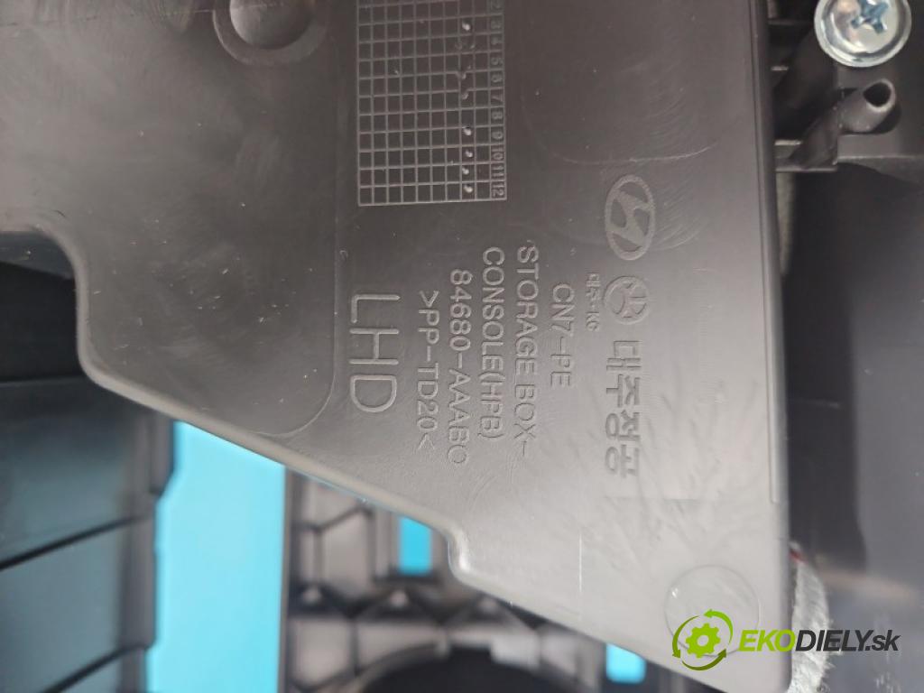 Hyundai Elantra VII 2020- 1.6 16V manual 90.2 kW 1598 cm3 4- operadlo 84680-AAABO (Lakťová opierka)
