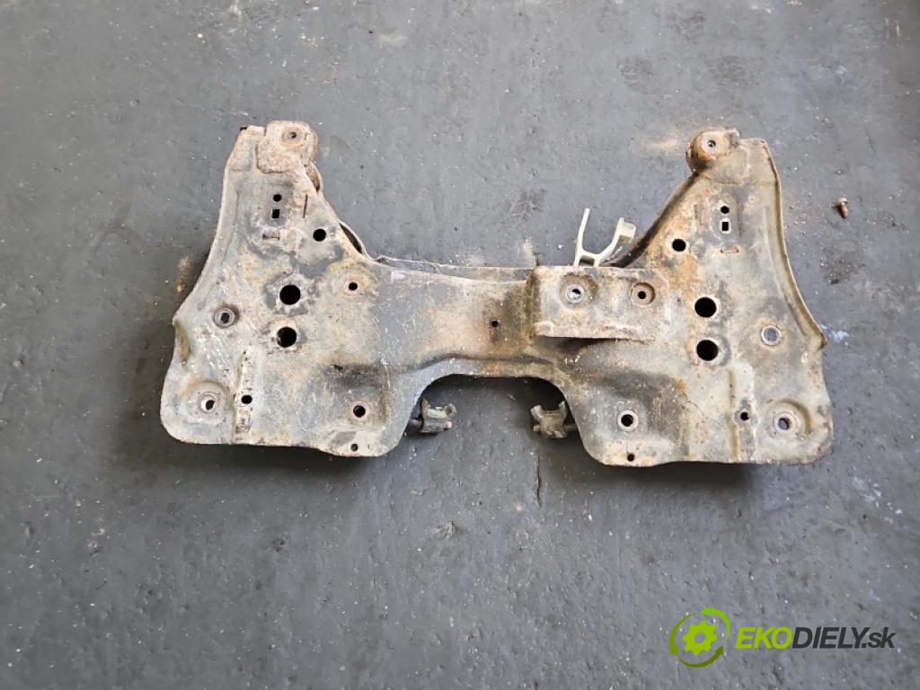 Fiat Punto Grande 1.4 16V 95 hp manual 70 kW 1368 cm3 3- výztuha motoru