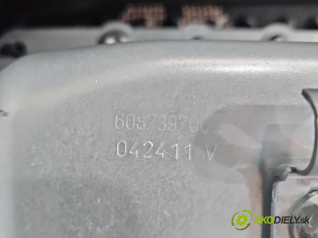 Bmw 5 F10 2010-2017 3.0d 204 hp manual 150 kW 2993 cm3 4- kokpit,přistrojova deska