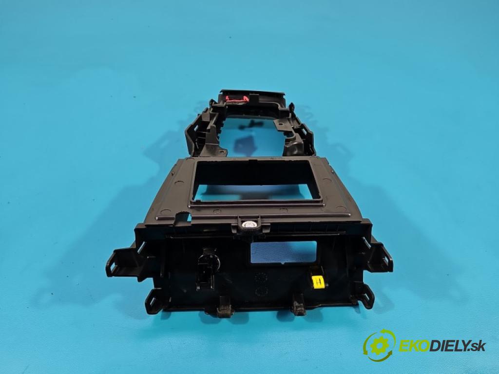 Renault Captur II 2019- 1.3 140 HP manual 103 kW 1332 cm3 5- kryt plast 969126679R