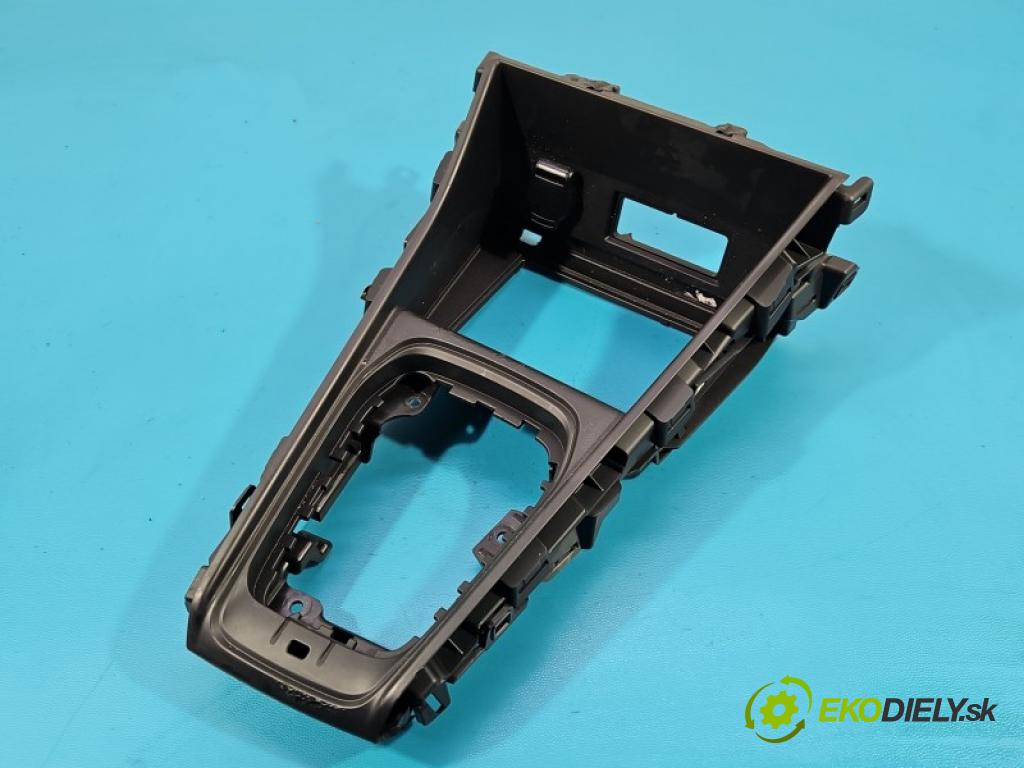 Renault Captur II 2019- 1.3 140 HP manual 103 kW 1332 cm3 5- kryt plast 969126679R