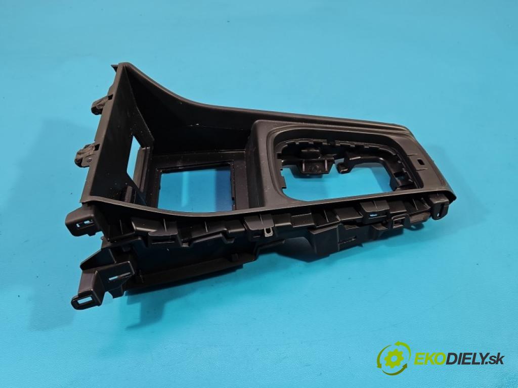 Renault Captur II 2019- 1.3 140 HP manual 103 kW 1332 cm3 5- kryt plast 969126679R