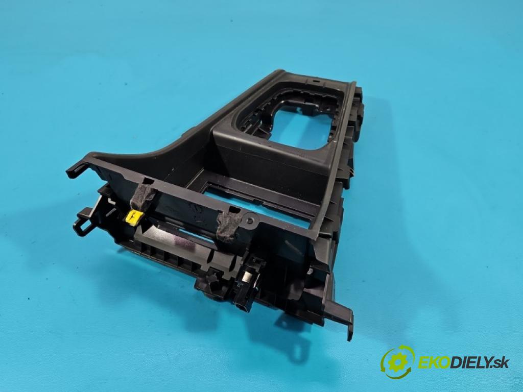 Renault Captur II 2019- 1.3 140 HP manual 103 kW 1332 cm3 5- kryt plast 969126679R