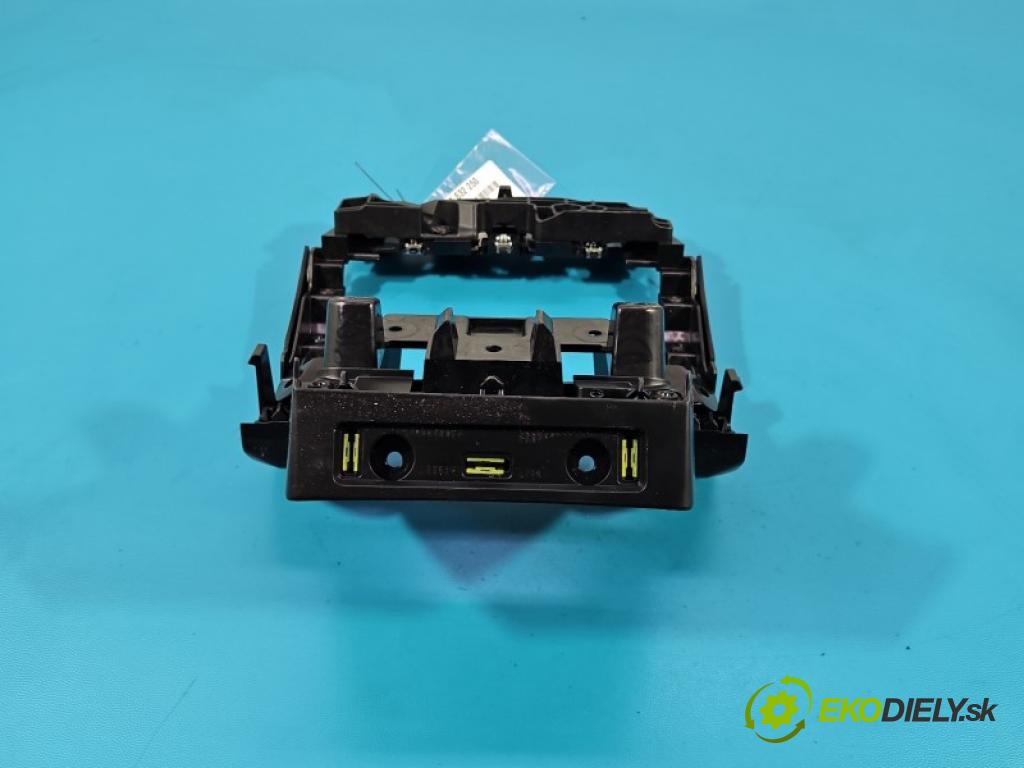 Renault Captur II 2019- 1.3 140 HP manual 103 kW 1332 cm3 5- Rám: rádio: 280388301R