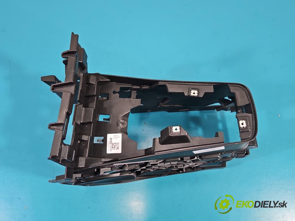 Renault Captur II 2019- 1.3 140 HP manual 103 kW 1332 cm3 5- kryt plast 969F51064R