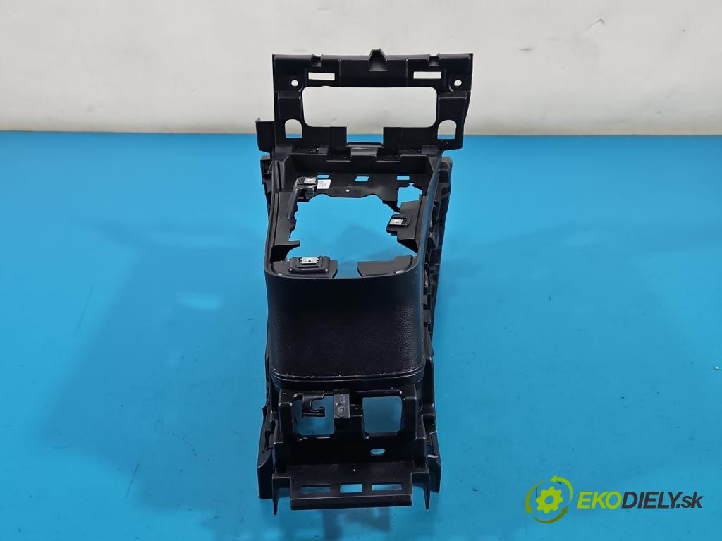 Renault Captur II 2019- 1.3 140 HP manual 103 kW 1332 cm3 5- kryt plast 969F51064R