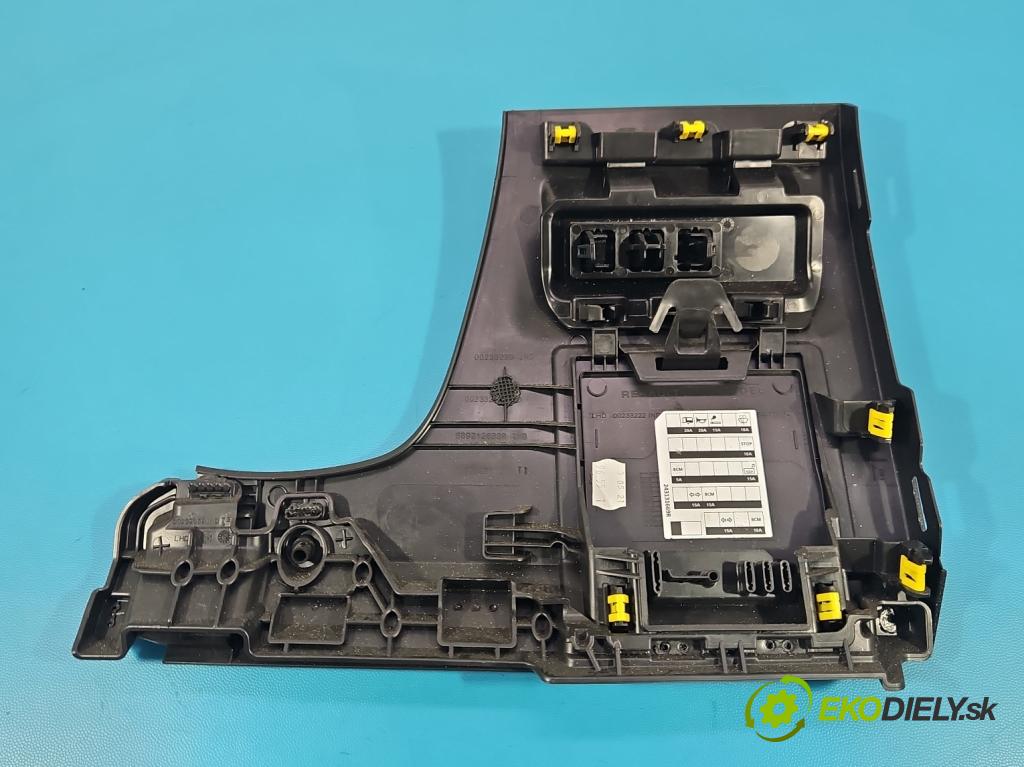 Renault Captur II 2019- 1.3 140 HP manual 103 kW 1332 cm3 5- kryt plast 689212623R