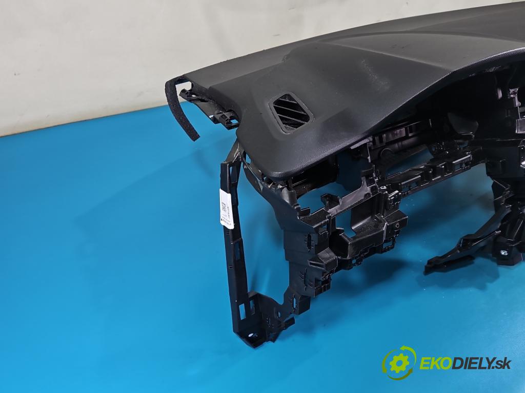 Renault Captur II 2019- 1.3 140 HP manual 103 kW 1332 cm3 5- kokpit,pristrojová doska rozdeľovacia
