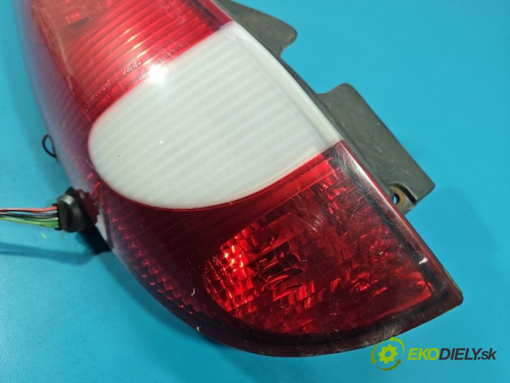 Nissan Almera tino 1.8 16V 114 hp manual 84 kW 1769 cm3 5- světlo zadní levé blatník: