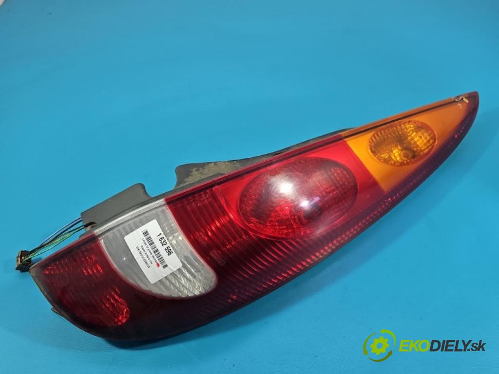 Nissan Almera tino 1.8 16V 114 HP manual 84 kW 1769 cm3 5- svetlo / reflektor zadné pravé blatník 