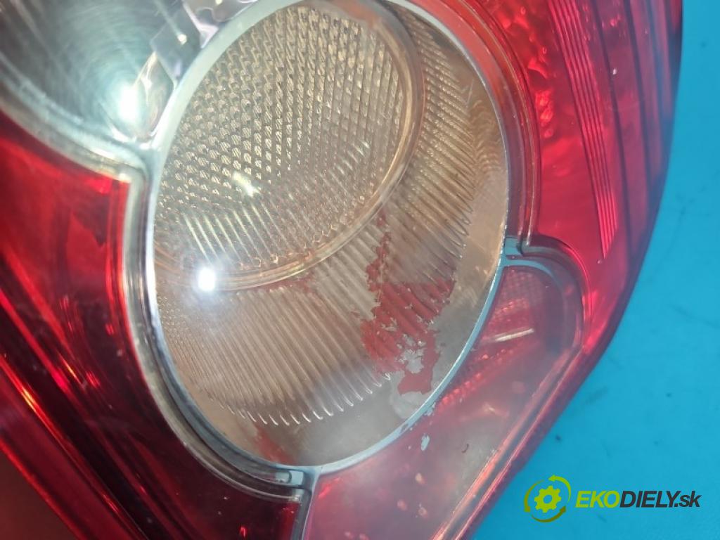 Toyota Auris I 2006-2013 1.4 vvti 97KM manual 71 kW 1398 cm3 5- svetlo / reflektor zadné pravé blatník