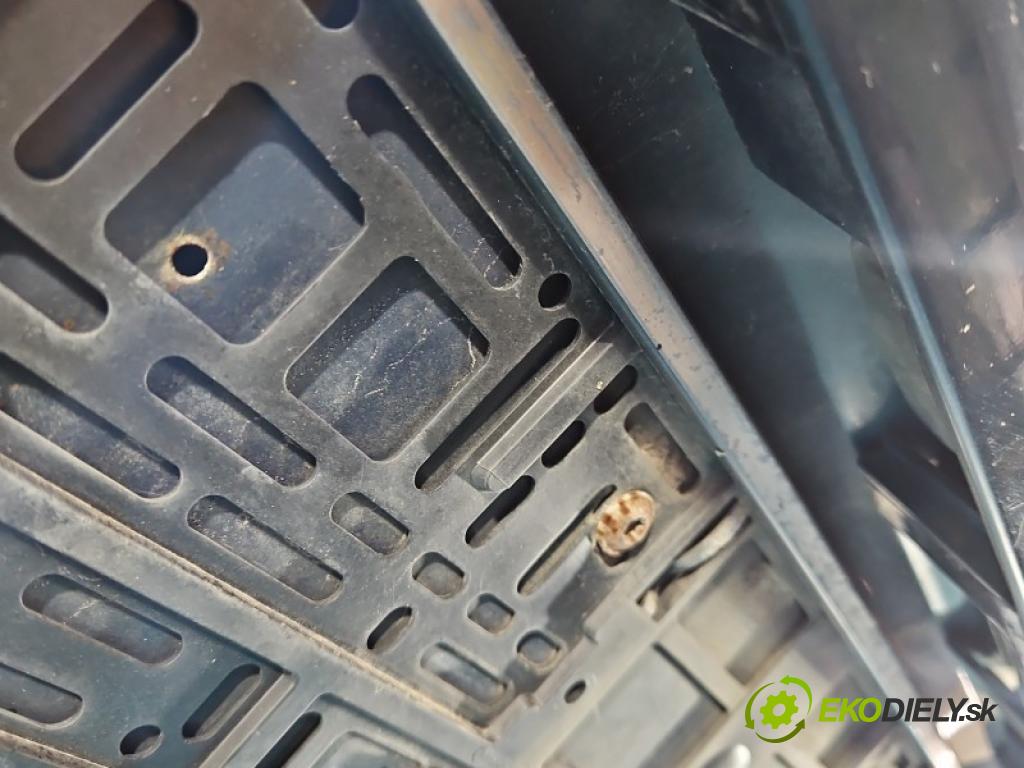 Toyota Auris I 2006-2013 1.4 vvti 97KM manual 71 kW 1398 cm3 5- zadna kufor (Kapota zadná (kufor))