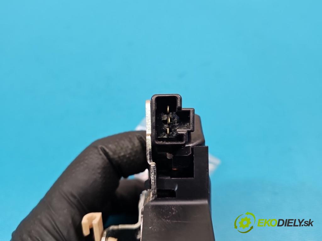 Toyota Corolla E15 2007-2014 1.6 vvti 132 HP manual 97 kW 1598 cm3 4- zámok kufrové dvere zadné
