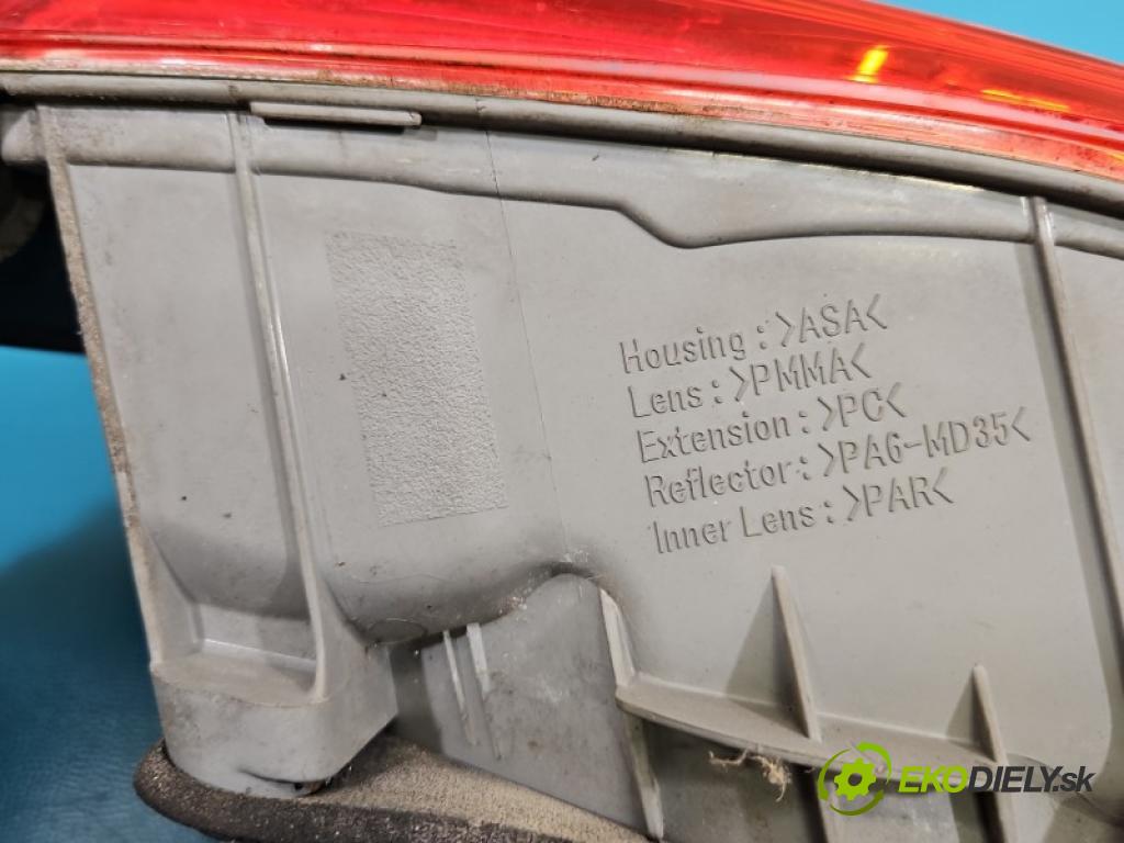 Toyota Corolla E15 2007-2014 1.6 vvti 132  HP manual 97 kW 1598 cm3 4- svetlo / reflektor zadné pravé blatník