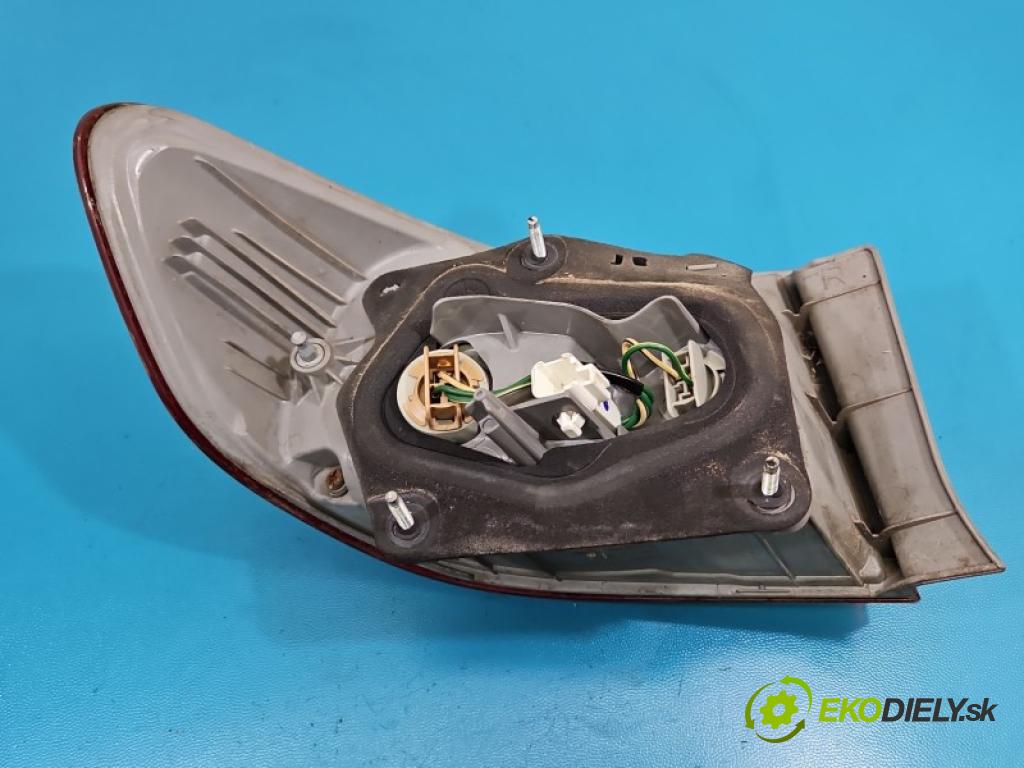 Toyota Corolla E15 2007-2014 1.6 vvti 132  HP manual 97 kW 1598 cm3 4- svetlo / reflektor zadné pravé blatník