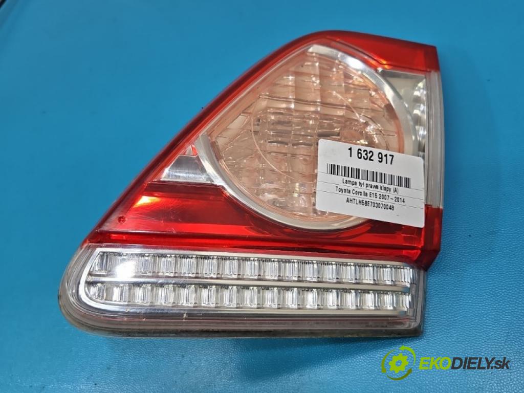 Toyota Corolla E15 2007-2014 1.6 vvti 132  HP manual 97 kW 1598 cm3 4- svetlo / reflektor zadné pravé kufrové dvere 