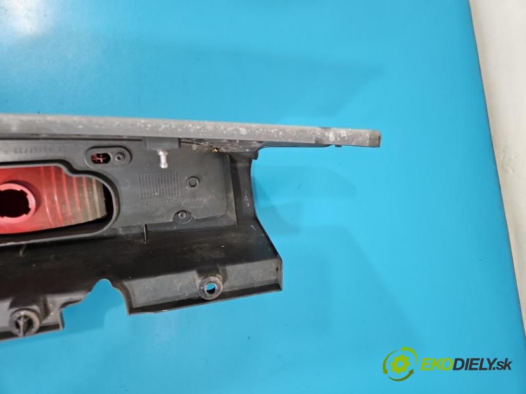 Nissan Primastar 2001-2014 2.0 dci 90 HP manual 66 kW 1995 cm3 5- svetlo / reflektor zadné pravé blatník 93854432
