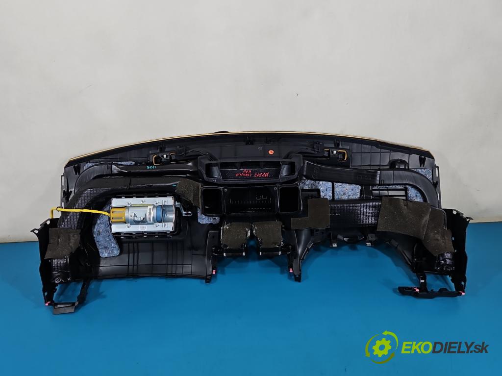 Toyota Corolla E15 2007-2014 1.6 vvti 132  HP manual 97 kW 1598 cm3 4- kokpit,pristrojová doska rozdeľovacia