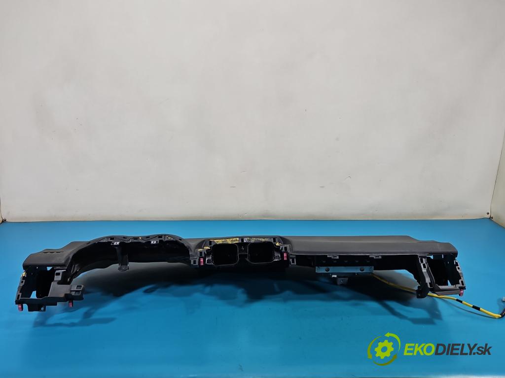 Toyota Corolla E15 2007-2014 1.6 vvti 132  HP manual 97 kW 1598 cm3 4- kokpit,pristrojová doska rozdeľovacia
