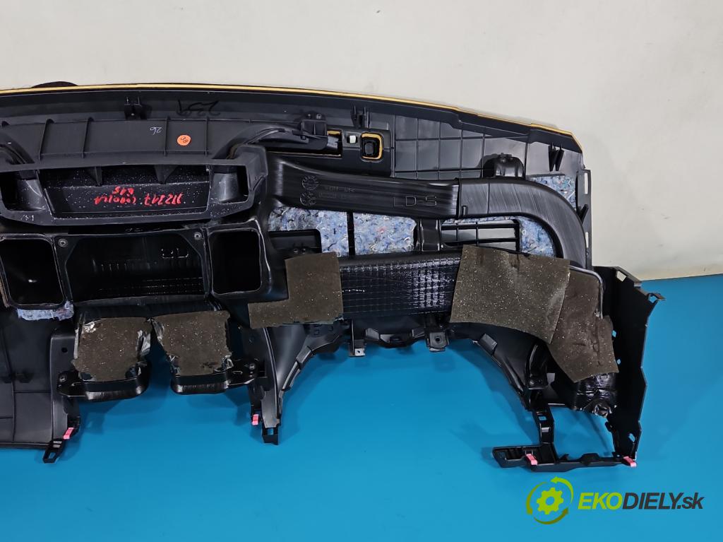 Toyota Corolla E15 2007-2014 1.6 vvti 132  HP manual 97 kW 1598 cm3 4- kokpit,pristrojová doska rozdeľovacia